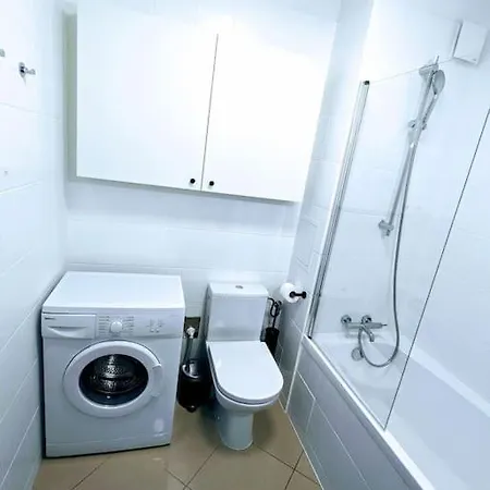 Relax Centrum Lux Mattress-bath-netflix דירה